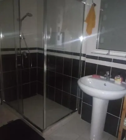 Tropical 1 Bedroom 1 Living By The Sea Дуррес