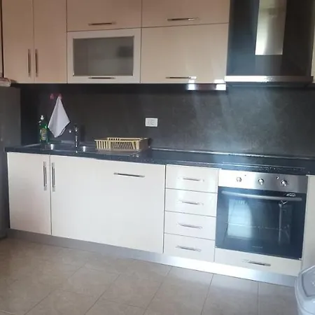 Tropical 1 Bedroom 1 Living By The Sea Дуррес