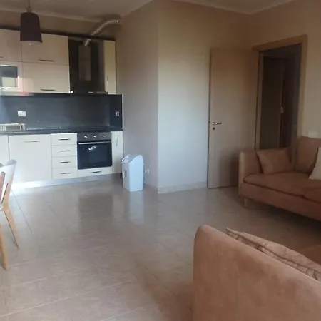 Tropical 1 Bedroom 1 Living By The Sea Апартаменты Дуррес